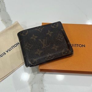 Authenic LOUIS VUITTON mens bifold wallet